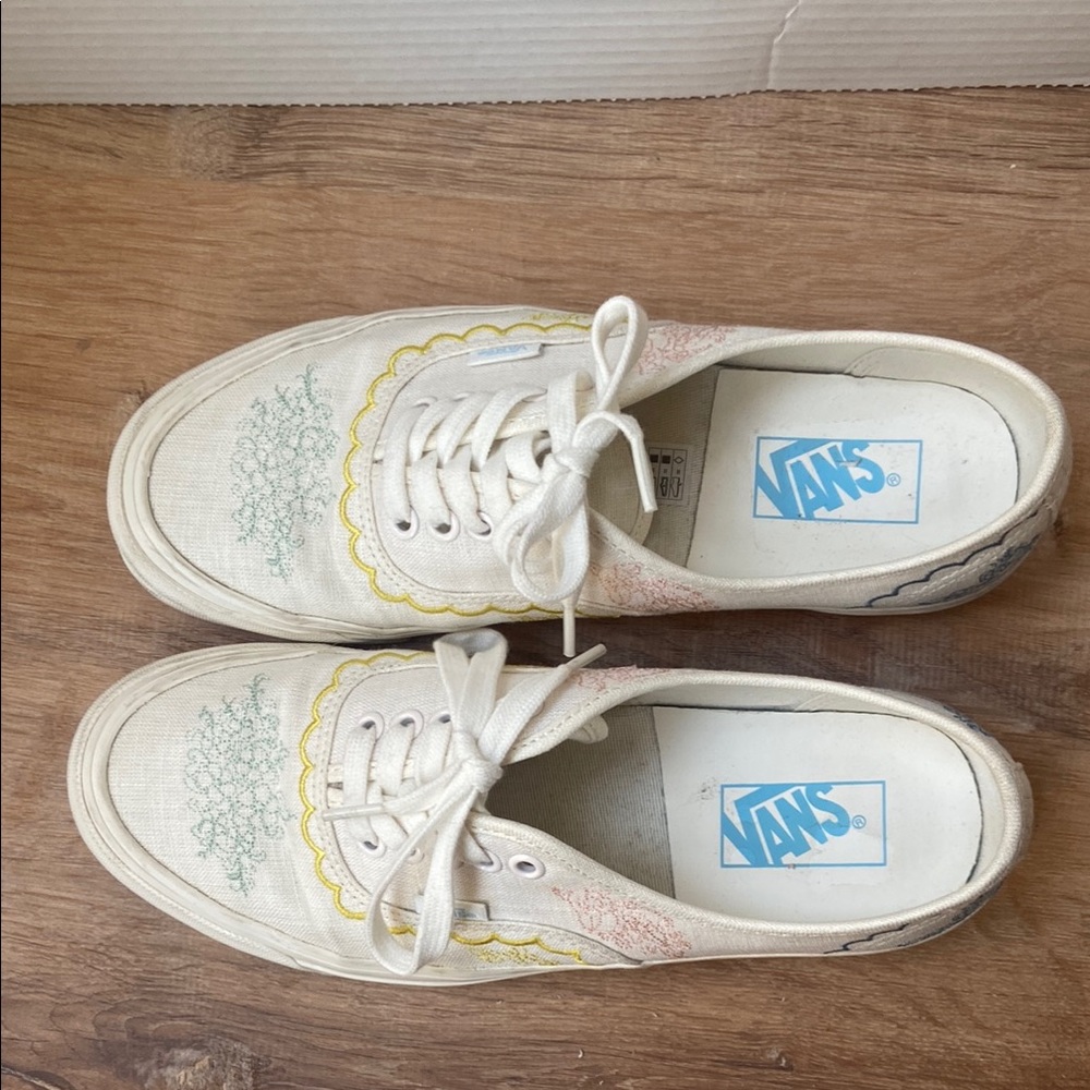 Vans Cream Canvas Sneakers with Colorful Embroidery 9.5W 8M